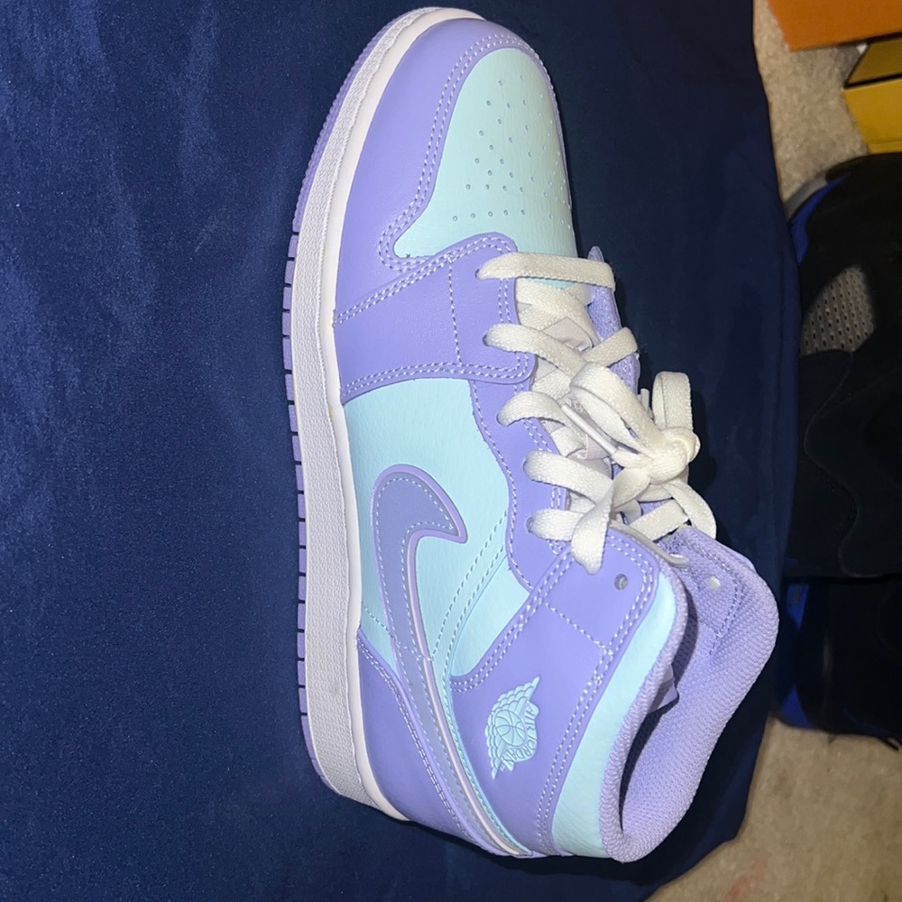 Women’s Jordan worn once perfect brand new condition